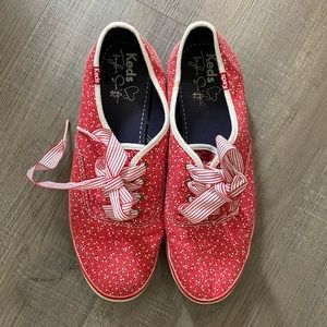 Taylor Swift Red Keds